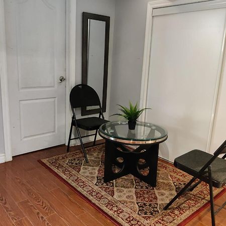 Spacious Mbr Near Kennedy Subway & Go Toronto Exterior photo