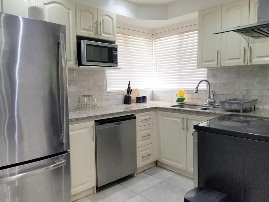 Spacious Mbr Near Kennedy Subway & Go Toronto Exterior photo