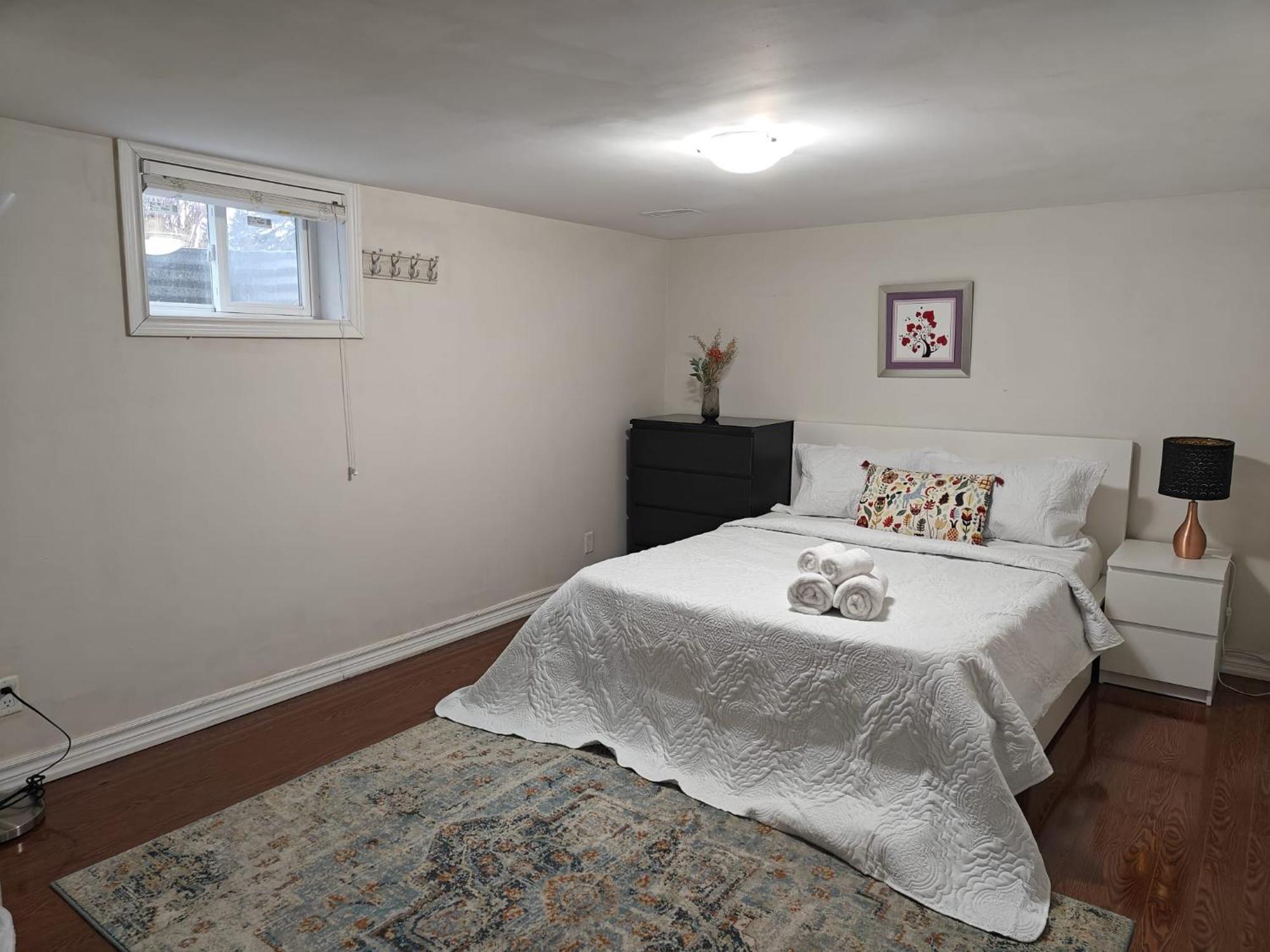 Spacious Mbr Near Kennedy Subway & Go Toronto Exterior photo
